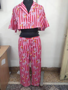 Ensemble coordonné imprimé pour femmes |   Ensemble chemise rayée rose à manches 3/4 et pantalon droit |   Ensemble deux pièces en coton pour fête, boutonné, lavable - Product Image 2