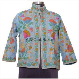 Motif floral vintage, broderie Suzani multi-saison, design dessiné à la main, écologique, respirant, séchage rapide, col en V - Product Image 1