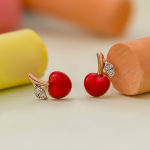 Aretes de Perlas de Agua Dulce Rojas con Forma de Corazón en Oro de 10K, 14K y 18K y Plata de Ley 925 y 935 con Baño de Rodio - Product Image 1