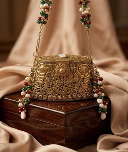 Sac à main de soirée pour femme, style indien, en métal plaqué or, mosaïque Kundan faite à la main, forme personnalisée F S - Product Image 4