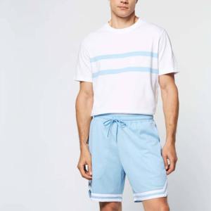Shorts en maille de qualité supérieure, vente en gros, bandes réfléchissantes sur les côtés pour l'entraînement nocturne, logo personnalisé - Product Image 1