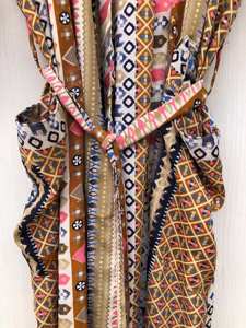 ชุดกิโมโนผ้าไหมสไตล์วินเทจทำมือจากอินเดียสำหรับผู้หญิง ชุดลำลองใส่ชายหาด ชุดนอน ชุดมุสลิมแบบดั้งเดิม จัดจำหน่ายโดยตรงแบบ ODM - Product Image 3