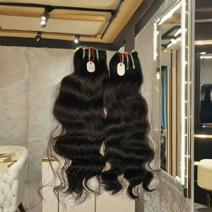 Tissage de boucles italiennes douces et lisses en cheveux indiens bruts purs 100% à partir d'une machine donneuse ondulée directement d'Inde - Product Image 1