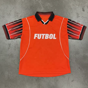 เสื้อฟุตบอลพิมพ์ลายกราฟิกดีไซน์ตัวอักษรสีสันตามสั่ง เสื้อยืดพิมพ์ลายซับลิเมชั่นสุดหรูสำหรับผู้ชาย - Product Image 1