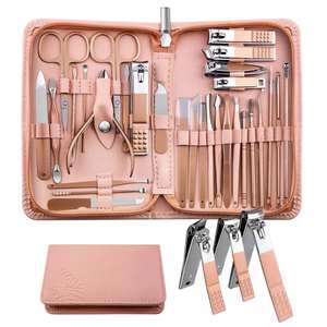 Ensemble de manucure comprenant des ciseaux à ongles, des pinces, des coupe-ongles, un repousse-cuticules, des limes, des affûteurs et des outils de nettoyage des ongles avec étui en PU - Product Image 4