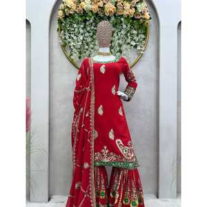 Magnifique Salwar Kameez en polyester pour les fêtes, composé d'un haut, d'un bas et d'un dupatta, avec des broderies de fils et de sequins pour un look élégant. - Product Image 4