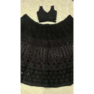 Vestidos de Noche de Diseñador FB, Hermoso Lehenga Choli Negro con Dupatta, Talla M para Fiestas - Product Image 1