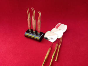 Pinzas para pestañas curvadas de calidad premium, embalaje personalizado, revestimiento de plasma dorado, resistentes al óxido, ligeras, especiales para entrenadores de pestañas. - Product Image 4