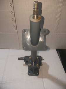67001-41100-C Conjunto de Caja de Dirección Derecha para Tractor Kubota, Buena Calidad, Alto Rendimiento, Precio Accesible - Product Image 1