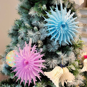 Éventail en papier de soie flocon de neige 12 pouces, ornement de Noël à suspendre pour l'intérieur, vente en gros d'usine - Product Image 1