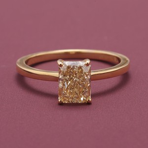 Anillo de Compromiso y Matrimonio con Diamante Amarillo Corte Radiante Certificado por IGI en Oro de 18K - Product Image 1
