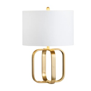 Lampe de table en métal Regency Arch avec base en fer doré brossé, abat-jour en lin de qualité supérieure, éclairage ambiant chaud pour les intérieurs de luxe - Product Image 5