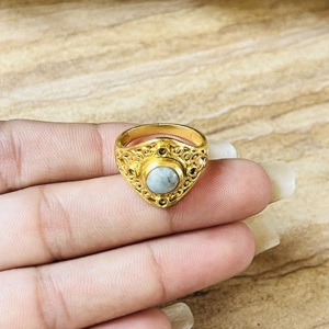 Anillo de latón de estilo vintage con apariencia premium, piedra larimar, chapado en oro de 18k, filigrana, anillo llamativo, venta al por mayor, anillo audaz para mujer - Product Image 2
