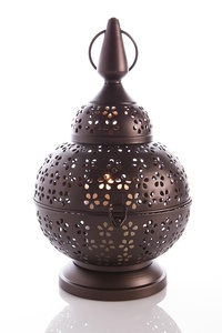 Farol de Hierro Estilo Marroquí con Recortes Florales Hecho a Mano para Decoración del Hogar - Product Image 5