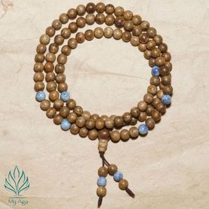 สร้อยข้อมือลูกปัดไม้กฤษณาแบบมินิมอล ไม้กฤษณาธรรมชาติเวียดนาม 108 เมล่า ประดับปะการังฟอสซิลสีน้ำเงิน ของขวัญสำหรับทุกเพศ ใช้ได้ทุกวัน - Product Image 3