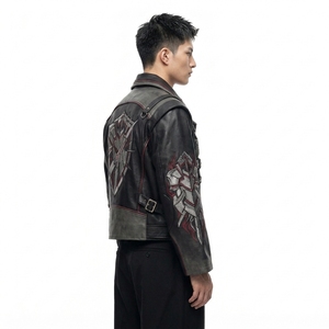Blouson moto en cuir noir pour homme avec motif de bouclier brodé et accents rouges, col rabattable, fermeture éclair - Product Image 3