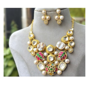 Conjunto de Joyería de Moda, Estilo Diseñador, Chapado en Oro, con Piedras de Imitación, Perlas y Kundan, Collar y Aretes, para Bodas y Fiestas Étnicas - Product Image 1