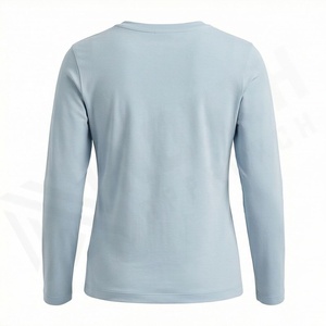 Camiseta de Manga Larga con Cuello Redondo para Mujer, Color Personalizado, Algodón Orgánico de Lujo, Preencogido, GOTS Premium, Corte Clásico Suave - Product Image 2