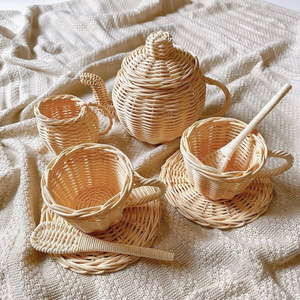 Jouets créatifs pour enfants en rotin naturel de qualité supérieure, service à thé jouet au design mignon, tasse et théière. - Product Image 5