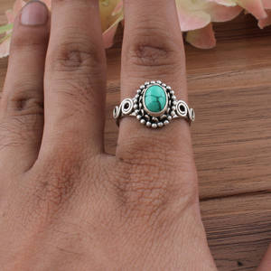 Anillo de Plata de Ley 925 con Turquesa en Corte Brillante, Hecho a Mano, Estilo Boho Clásico, con Gema Solitaria, para Aniversario - Product Image 3