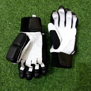 Gants de frappe de cricket en cuir Pittards professionnels personnalisés, légers, haute protection, rembourrage gris glacé, protège-mains de frappe. - Product Image 5