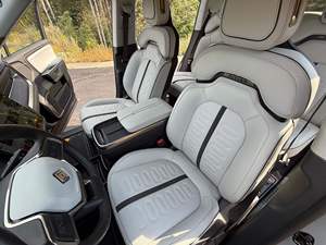 Obtenez la meilleure offre sur une Rivian R1T Adventure Edition d'occasion 2025 - Product Image 4