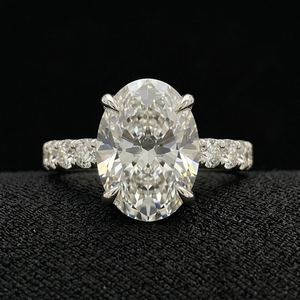 Anillo de Diamantes Clásico de Oro Blanco de 9k para Mujer, Anillo de Compromiso Delicado y Brillante con Elegante Diseño de Canal - Product Image 3