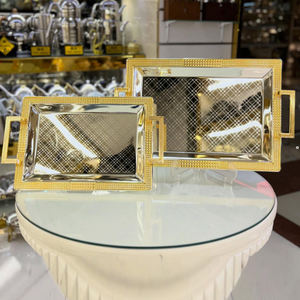 Plateau de service à finition martelée avec motif floral pour la décoration de la maison, design unique et pur, en aluminium moulé, finition dorée - Product Image 4