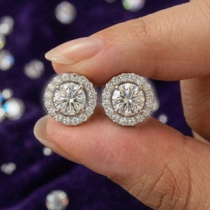 Pendientes de compromiso de oro blanco macizo de 18k de alta calidad con diamantes auténticos y engaste de garra vintage, personalizables, de fábrica china. - Product Image 2