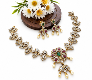 Conjunto de Collar y Pendientes Florales de Latón Indio, Chapado en Oro, Joyería Nupcial con Circonita, Conjunto Tradicional para Boda - Product Image 1