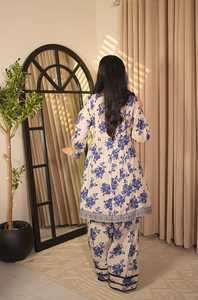Collection élégante de vêtements en tissu lawn imprimé pour femmes, vêtements indiens et pakistanais en coton doux, ensemble 2 pièces en lawn, robe d'été, tenue de tous les jours - Product Image 4