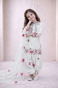 Ensemble de salwar kameez pour filles, entièrement cousu et prêt à porter, en crêpe naturel, avec broderies et sequins de créateur. - Product Image 2