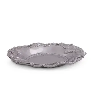 Plato Decorativo de Metal Hecho a Mano, Forma Irregular, Diseño Grabado Vintage, Bandeja para Servir en Bodas - Product Image 3