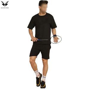 Ensemble court d'été respirant, t-shirt oversize en coton à col rond et manches courtes, style streetwear, et short d'été. - Product Image 4