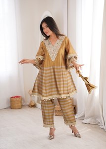 TENNECY Ensemble Salwar Kameez Prêt-à-porter pour Femme, Bicolore, en Tissu Léger, avec Broderie Codifiée et Dentelle à Effet Miroir, Style Soirée - Product Image 2