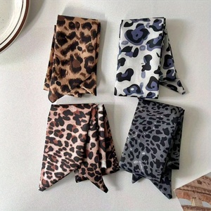 Pañuelo largo con estampado de leopardo para mujer, accesorio de moda de poliéster, estilo casual, para todas las estaciones, cinta estrecha para el cuello, diadema, decoración para bolso - Product Image 5