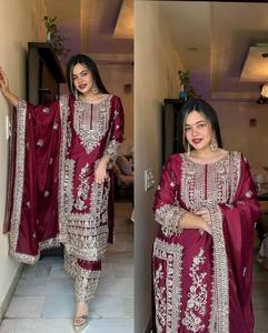 Elegante Salwar Kameez de Seda Color Granate con Bordado Intenso para Bodas y Ocasiones Festivas, Ropa Étnica Tradicional para Mujer - Product Image 2