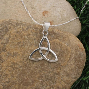 Collier tendance en argent 925 avec pendentif en forme de nœud, collier pour femme à porter tous les jours, collier de luxe, bijoux minimalistes délicats en forme de nœud - Product Image 4