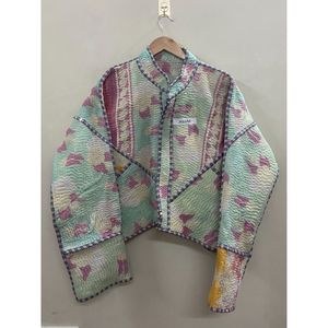 Vêtements d'hiver doux, confortables et écologiques en coton vintage pour femmes et filles, veste traditionnelle indienne à la couture Kantha - Product Image 1
