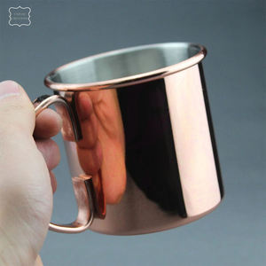 Mug en cuivre finition satinée minimaliste, corps droit, vaisselle haut de gamme pour eau, café, thé, usage domestique, hôtelier et en café. - Product Image 4