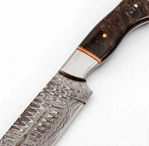 Cuchillo de caza artesanal de acero de Damasco para exteriores con funda de cuero y mango de madera oscura - Product Image 3