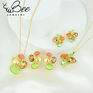 Conjunto de joyería de cristal con dijes para mujer, de alta calidad original, chapado en oro de 14 quilates, estilo vintage, collar y aretes de colores, para novias. - Product Image 2