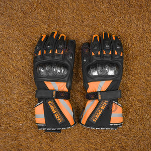 Gants de moto personnalisés en gros par Lazib Sports Factory, fabricant direct, haute visibilité, imperméables, pour la conduite en ville et les voyages. - Product Image 1