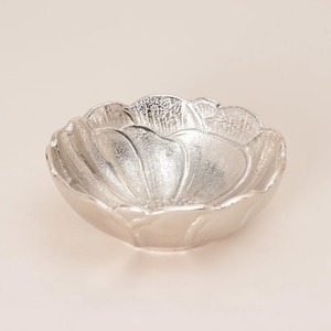 Tazón de Metal Pulido Hecho a Mano con Superficie Texturizada para Servir Alimentos, Diseño Moderno, Ideal para Regalo - Product Image 3