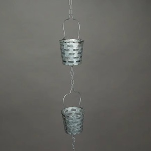 Chaîne de pluie en métal galvanisé de haute qualité, idéale pour les jardins, les patios, les balcons et les espaces extérieurs. - Product Image 6