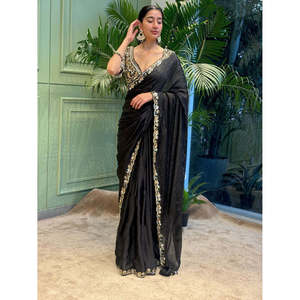 Saree de créateur avec superbe broderie séquentielle et bordure en dentelle avec tissu à paillettes - Product Image 5