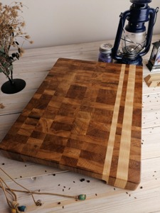 เขียงไม้ขนาดใหญ่ลายตารางหมากรุก ทำจากไม้กระถินเทศ - Product Image 5