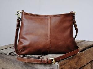 กระเป๋าโท้ทหนังแท้สไตล์วินเทจสำหรับทุกเพศ พร้อมซิปสีพื้นทำมือ  จุของได้เยอะ สะพายไหล่ รุ่น LTB-0266 - Product Image 2