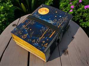 Diario de Cuero con Fases Lunares y Llave, Cuaderno Grimoire Personalizado, Libro de Sombras, Diario Vintage Hecho a Mano, Regalo de Brujería - Product Image 2
