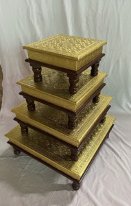 Juego de 4 Bajot Chowki artesanales de madera con incrustaciones de latón para la unidad de Pooja, regalo de boda, uso en interiores. - Product Image 2